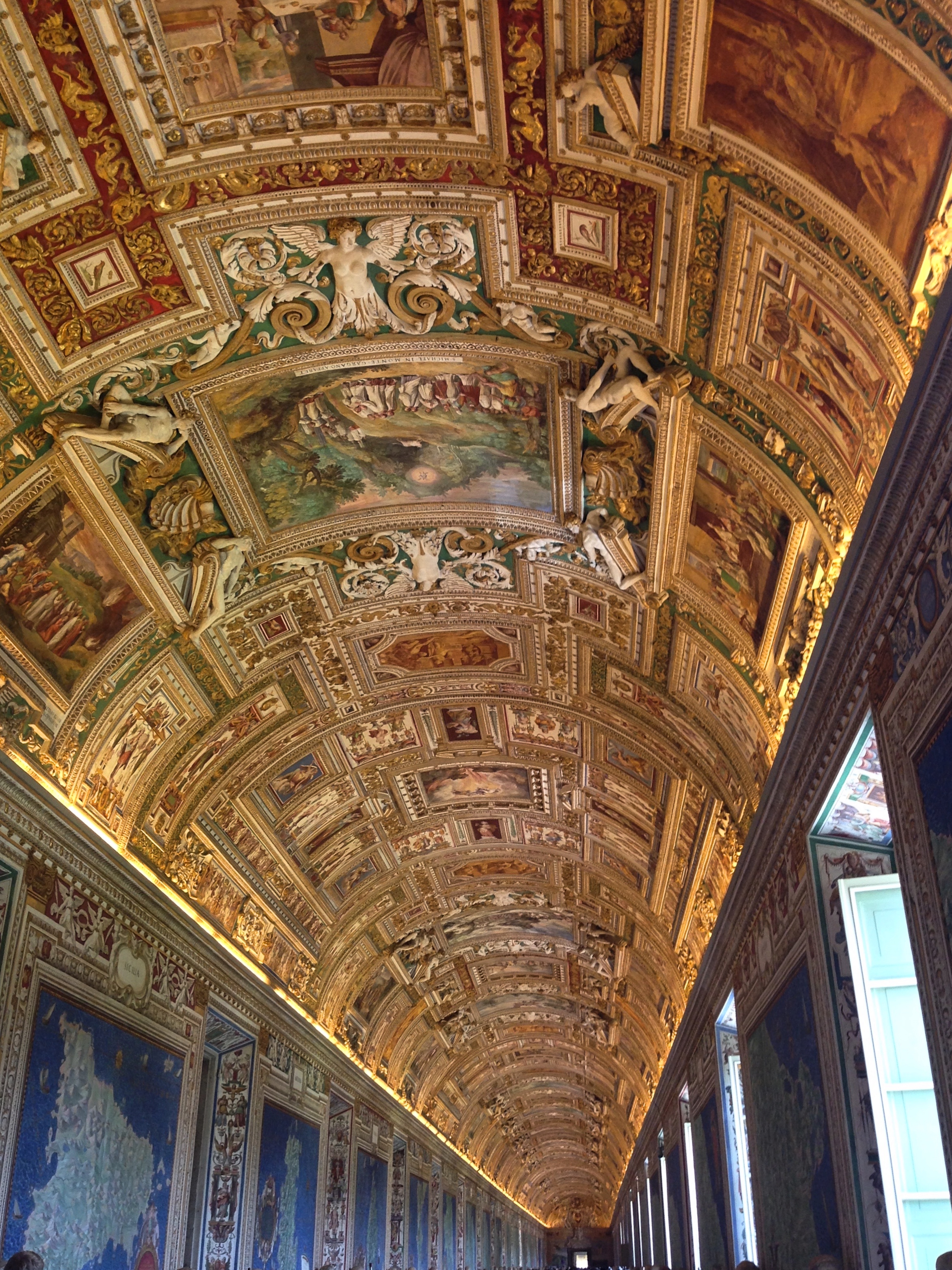 Vatican_hallway