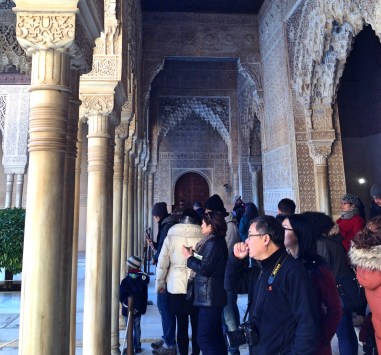Alhambra_Tourists