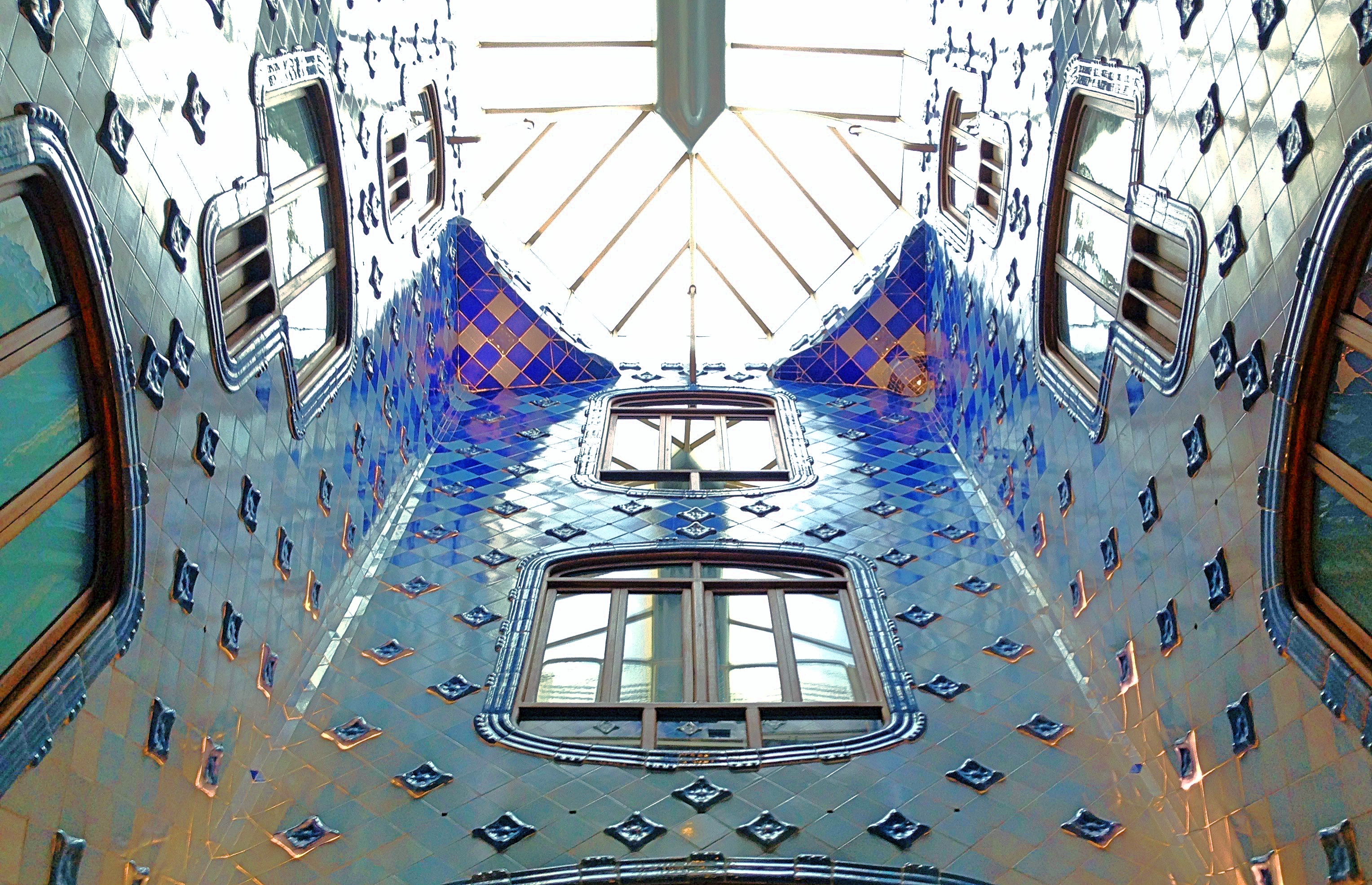 CasaBatllo_lightwell