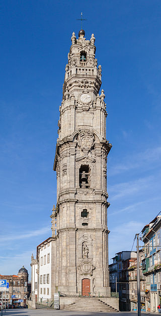 Torre_de_los_Clérigos,_Oporto,_Portugal,_2012-05-09,_DD_01