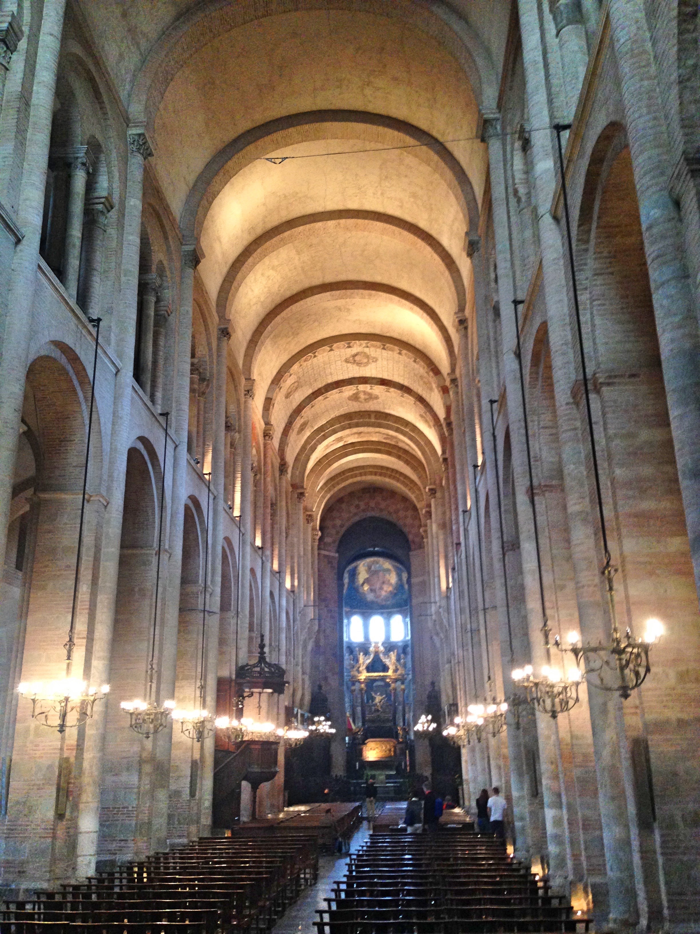 Toulouse_basilicainside