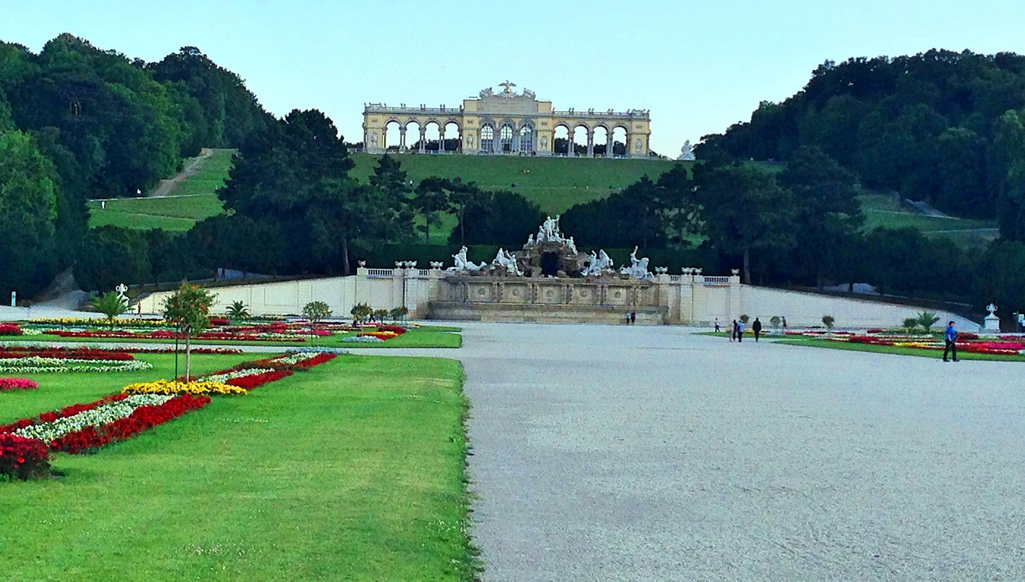 Schonbrunn_gloriette