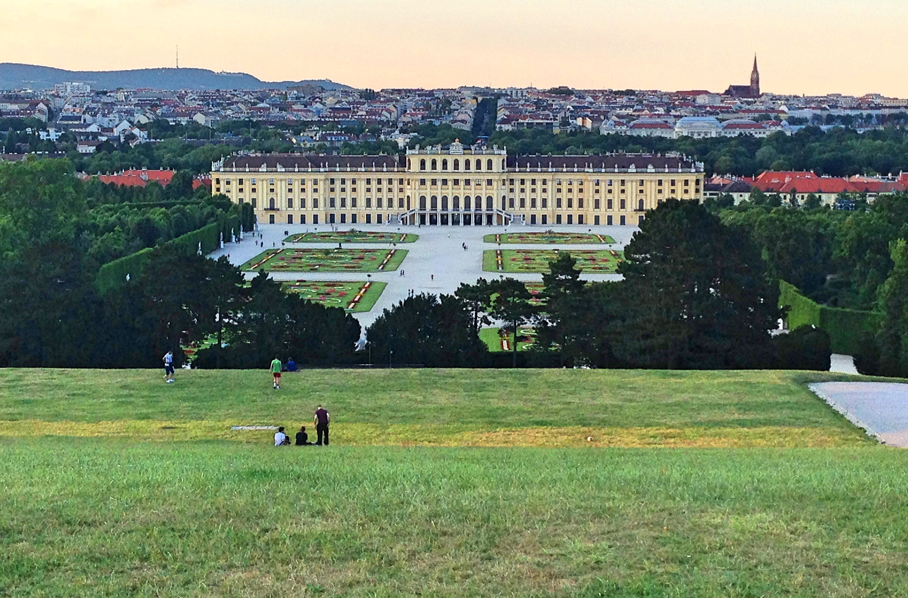 Schonbrunn_view