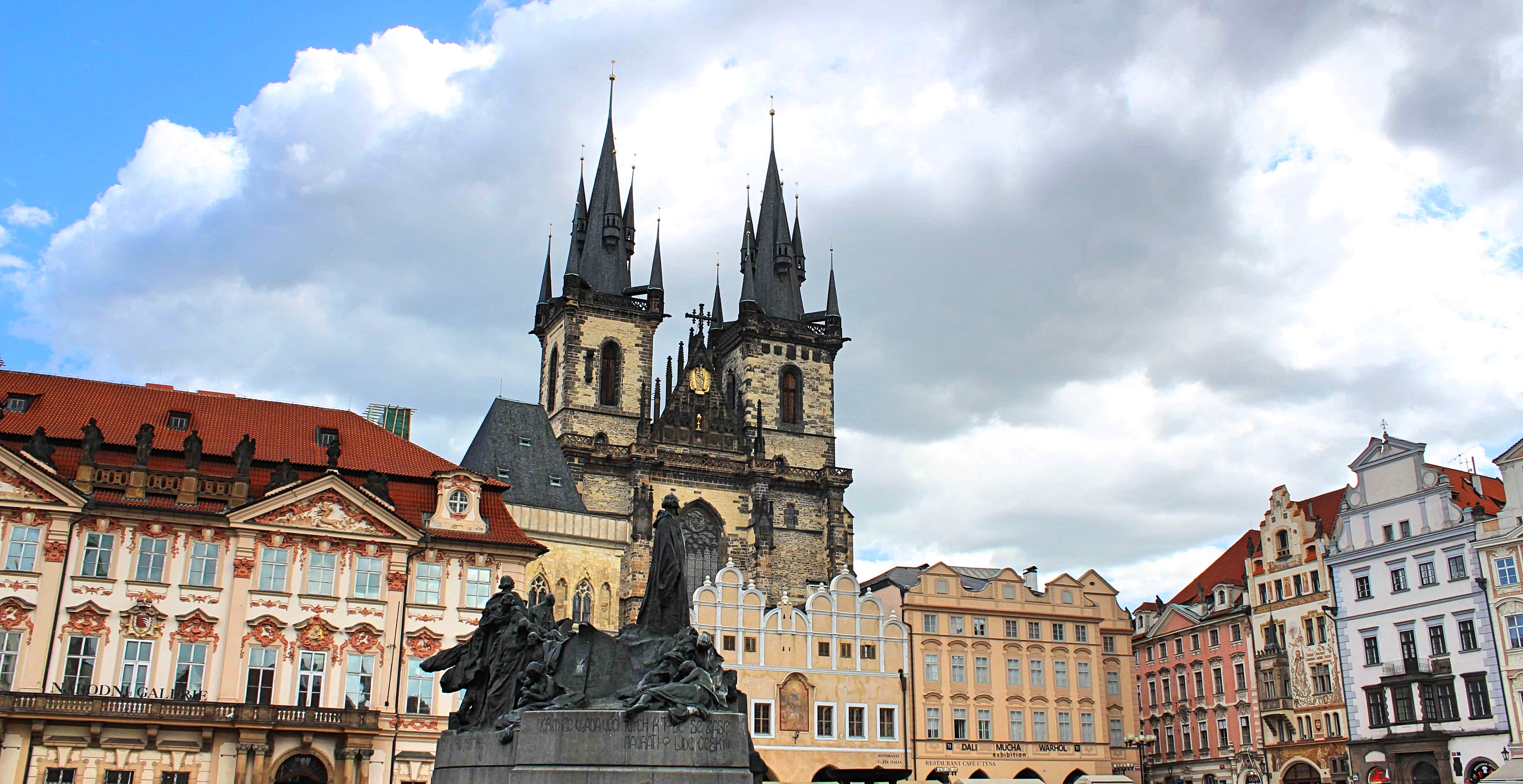 Prague_Oldtownsquare