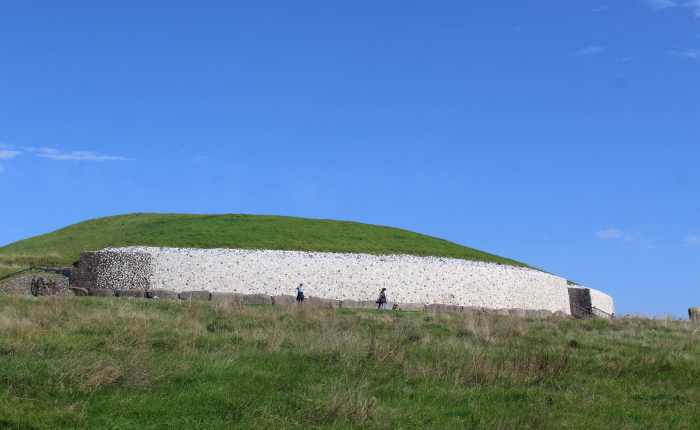 Near Dublin: Brú na Bóinne &&nbsp;Glendalough